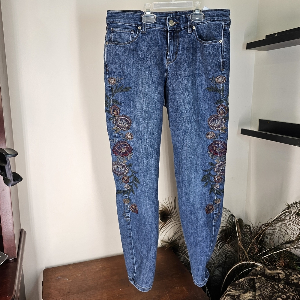 Embroidered Denim Jeans, curvy, skinny leg by Style & Co. Size 4